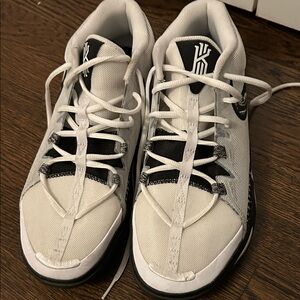 Nike White and Black Sneakers